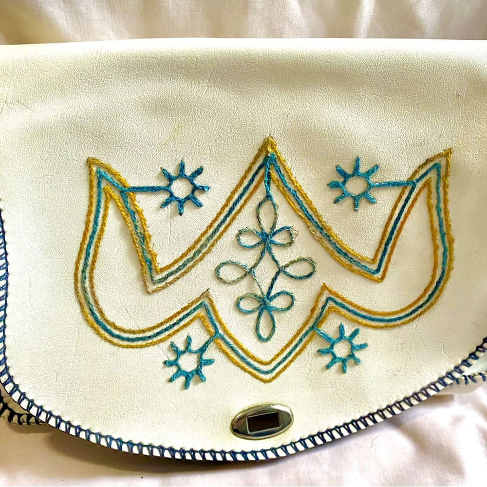 Vintage White Embroidery Embellished Handbag 1960s